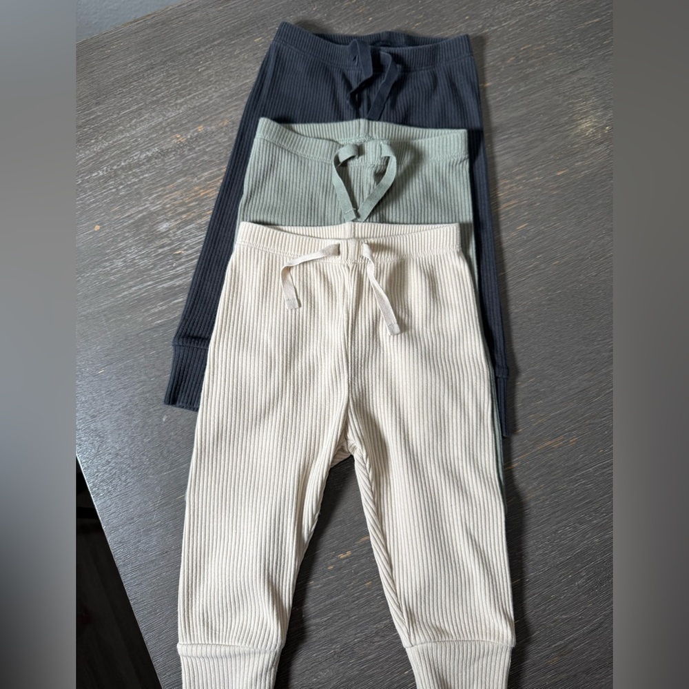 GAP Ribbed Lounge Pants in Cream